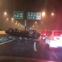 爆料短视频车事故,“惊险瞬间！短视频揭露车事故惊魂一幕”